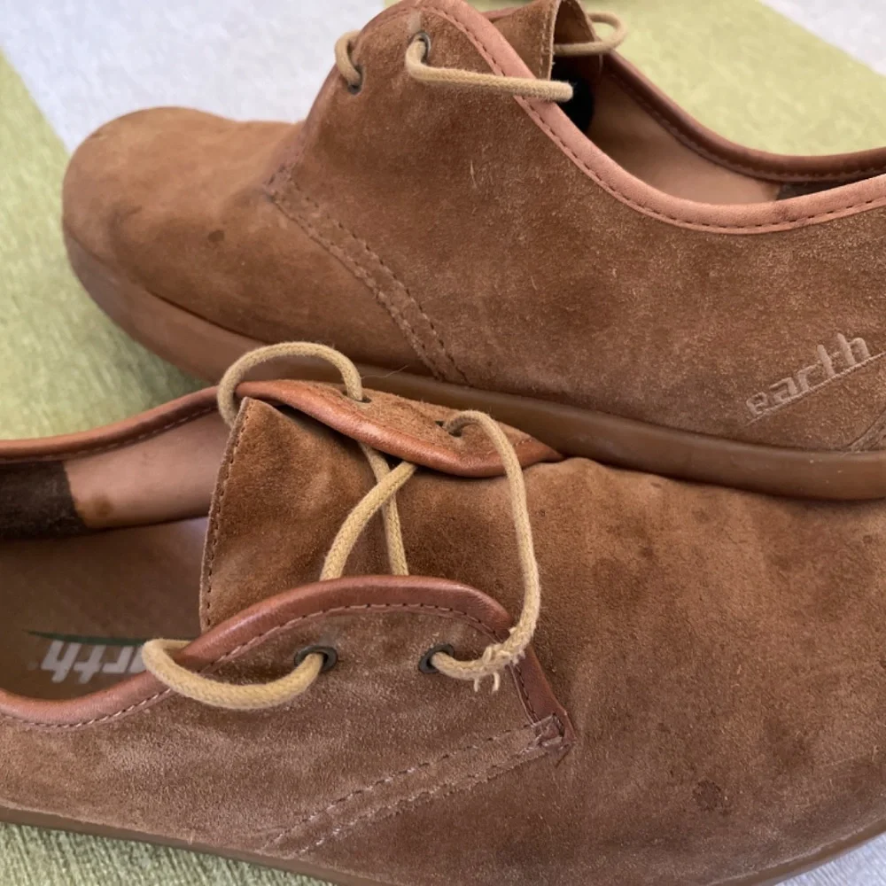 Earth lace up shoes